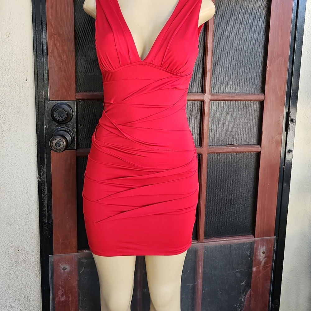 Elegant Red Sleeveless Dress